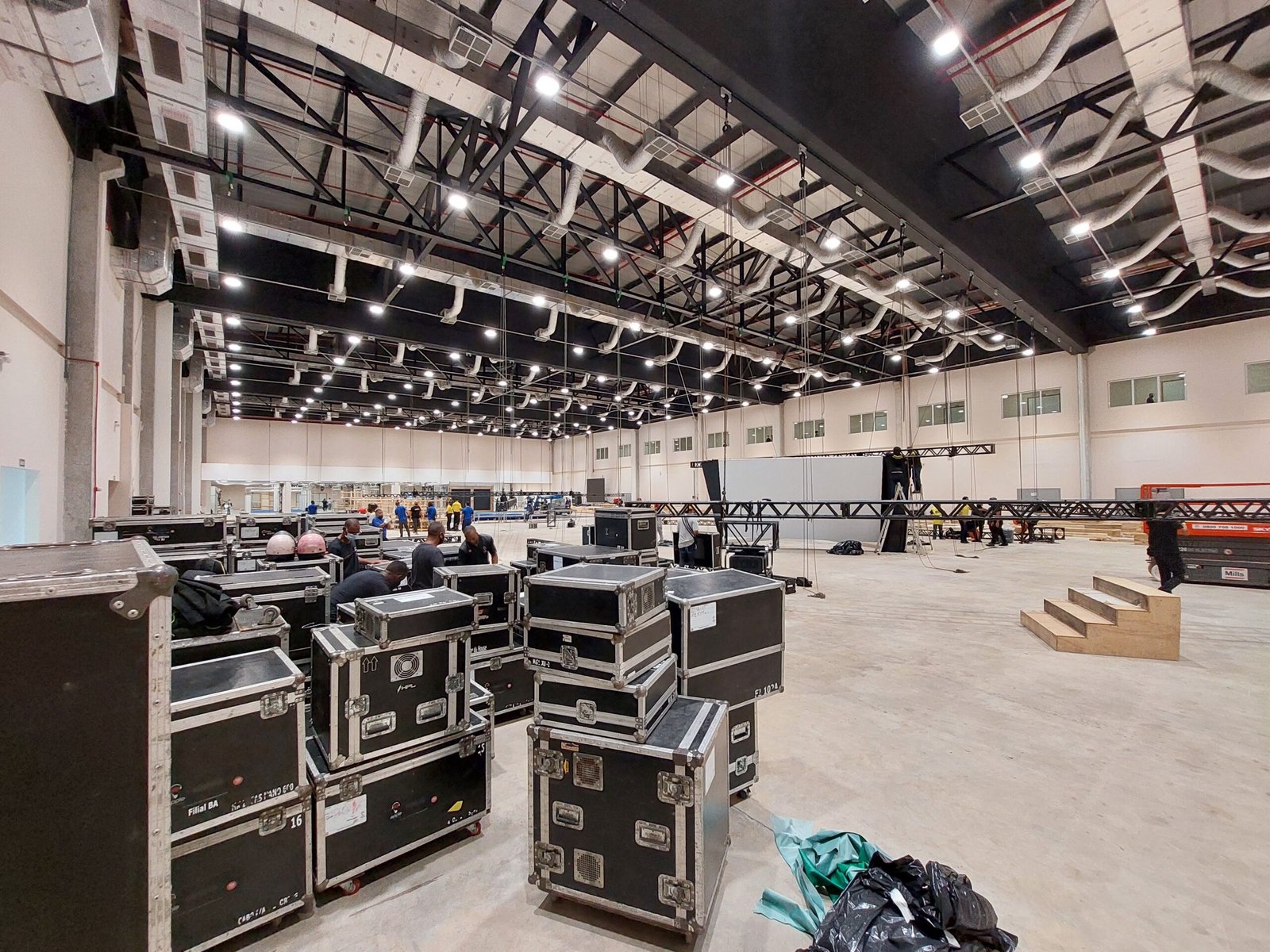 Montagem de painel de LED por fornecedores de eventos homologados na Bahia com foco em segurança técnica