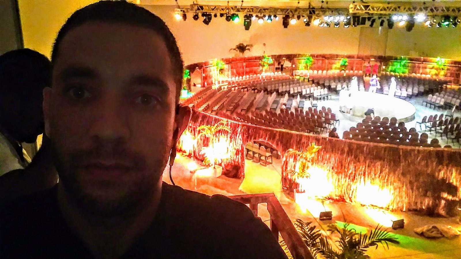 Neto Sanches realizando supervisão técnica de produção de eventos corporativos na Bahia