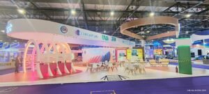 Detalhe de montagem de stand de alto padrão por empresas que realizam eventos