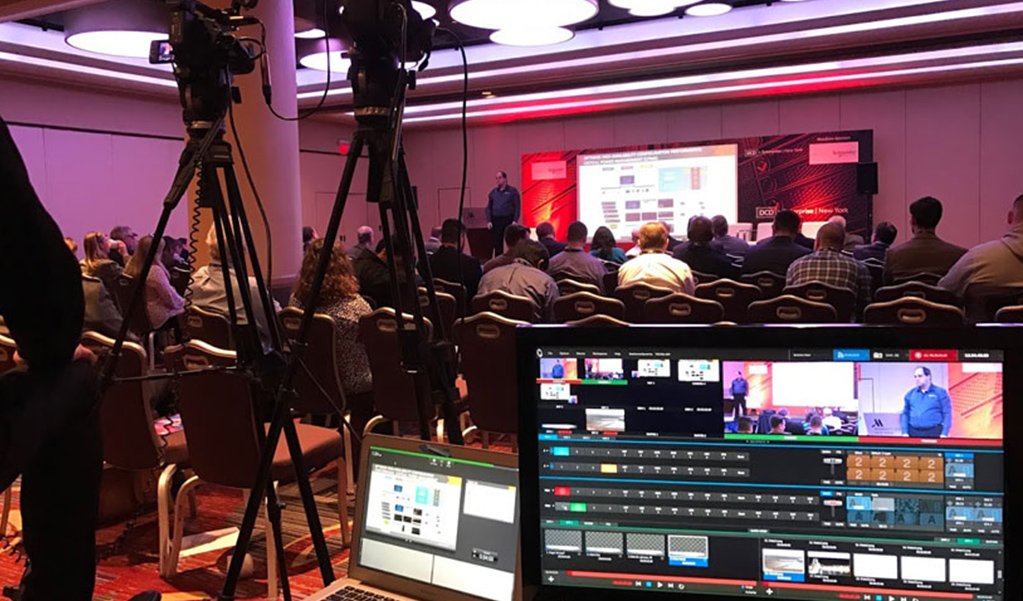 Produtor executivo local coordenando infraestrutura de segurança e compliance técnico de evento corporativo na Bahia